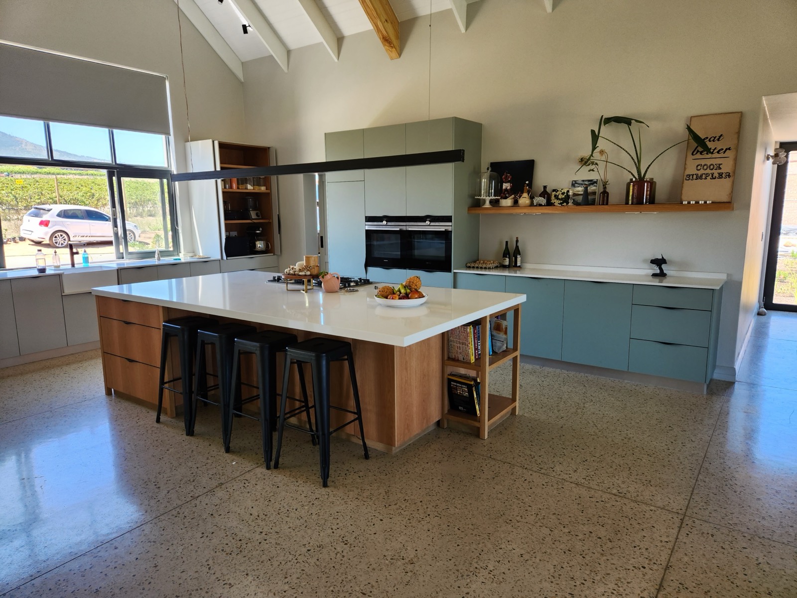 Farm kitchen — quartz on oak