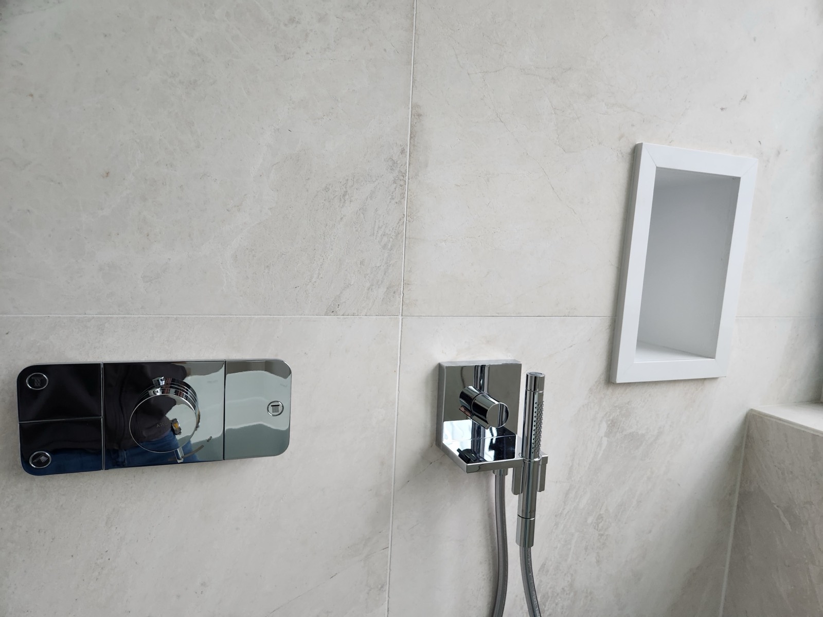 Shower wall, recessed niche